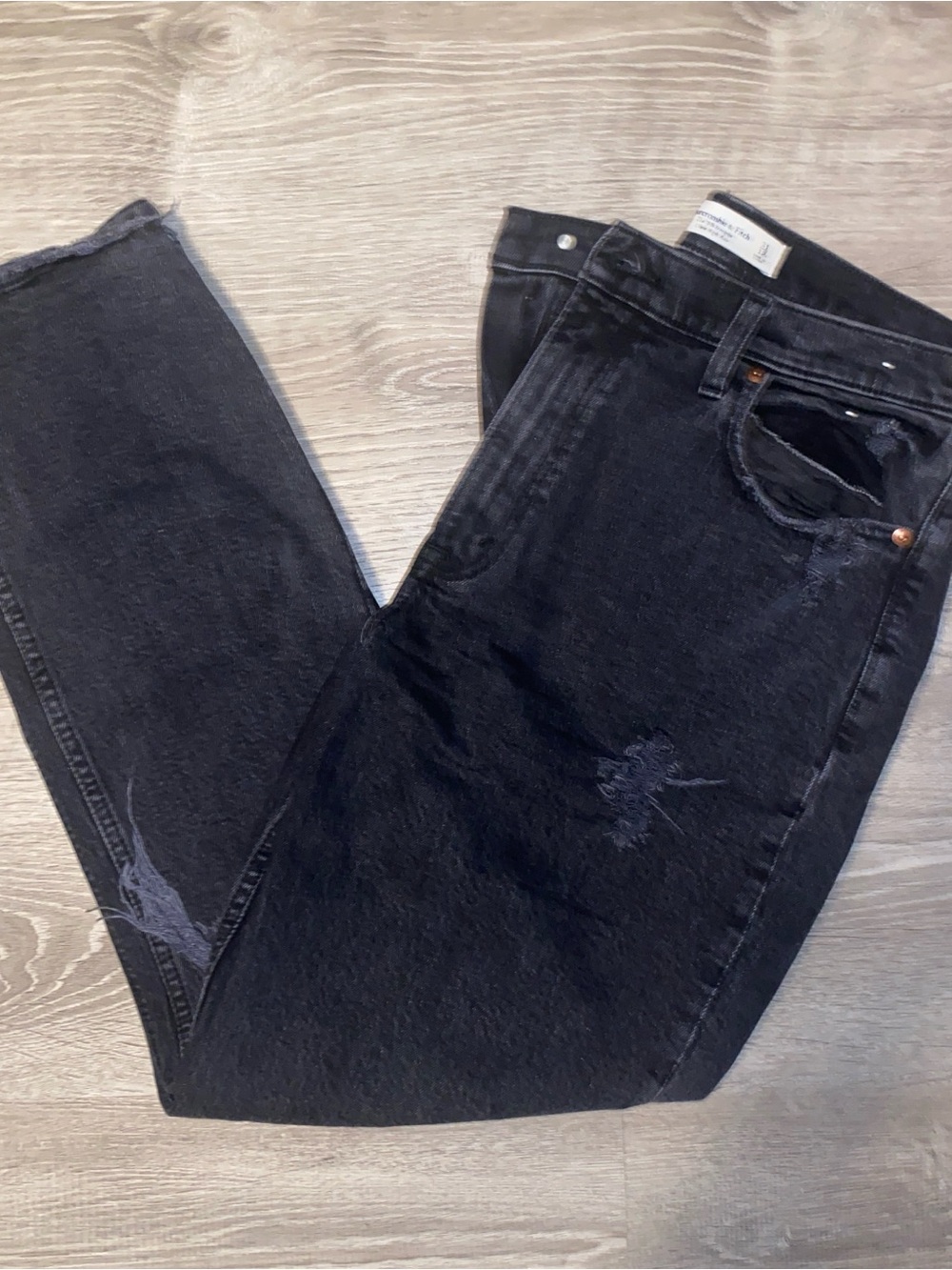 Abercrombie & Fitch Black The 90s Straight Distressed Jeans